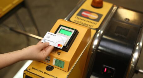 У Дніпрі на всіх станціях метро запустили безконтактну оплату проїзду
