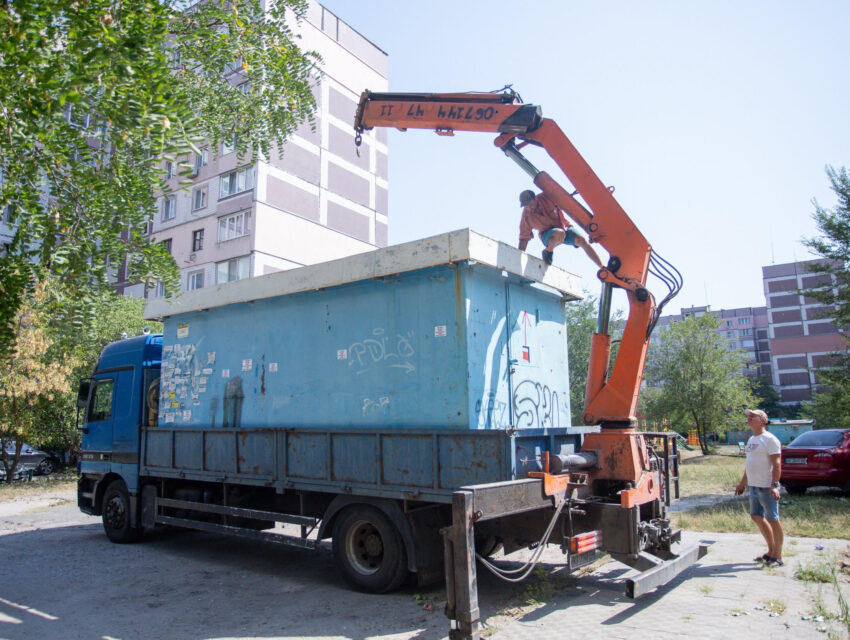 У Кам’янському розпочали демонтаж незаконних споруд (відео)