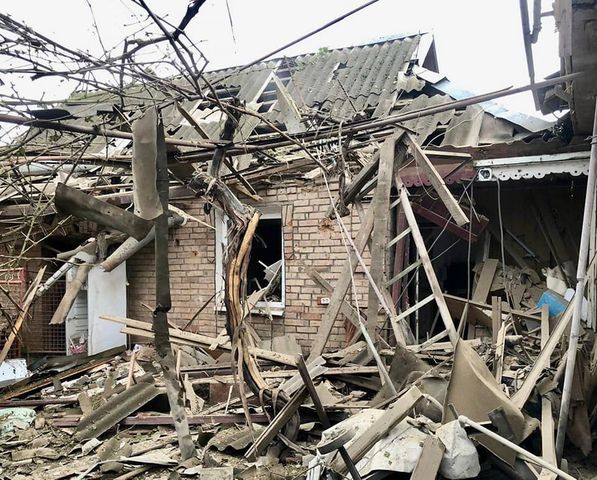 Ворог обстріляв два райони Дніпропетровщини: є руйнування та поранений