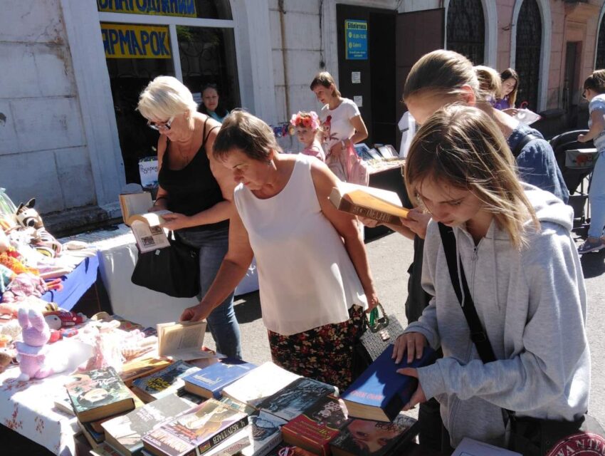На Соцмісті у Кам’янському пройшов благодійний ярмарок витворів народного мистецтва