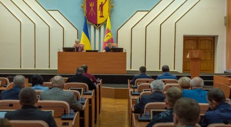 Підвищення боєздатності, реформування охорони здоров’я та перейменування вулиць обговорювали на сесії міськради Кам’янського