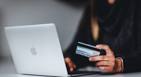 Зросла кількість шахрайських сторінок у Facebook, де грабують українців під виглядом виплат