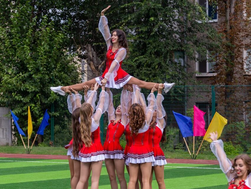 Новий сучасний стадіон відкрили в Кам’янському до Дня міста