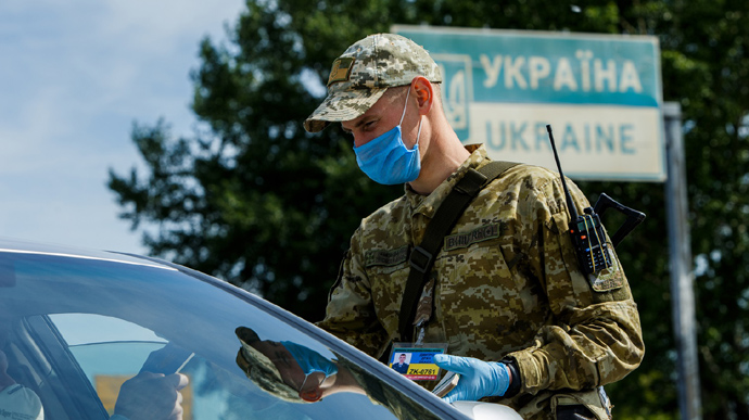 Студенти-хлопці, що навчаються в іноземних вишах, тепер не можуть виїхати за кордон 