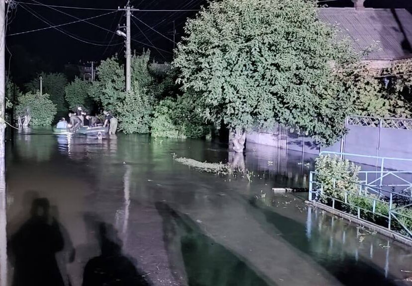 На Дніпропетровщині вночі боролися з підтопленням та потерпали від обстрілів - ФОТО