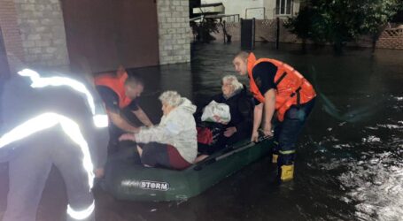 На Дніпропетровщині вночі боролися з підтопленням та потерпали від обстрілів