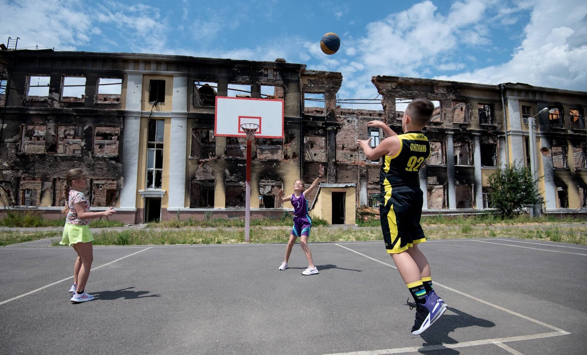 Про війну та українських спортсменів розповідає виставка фотографа з Кам’янського - ФОТО