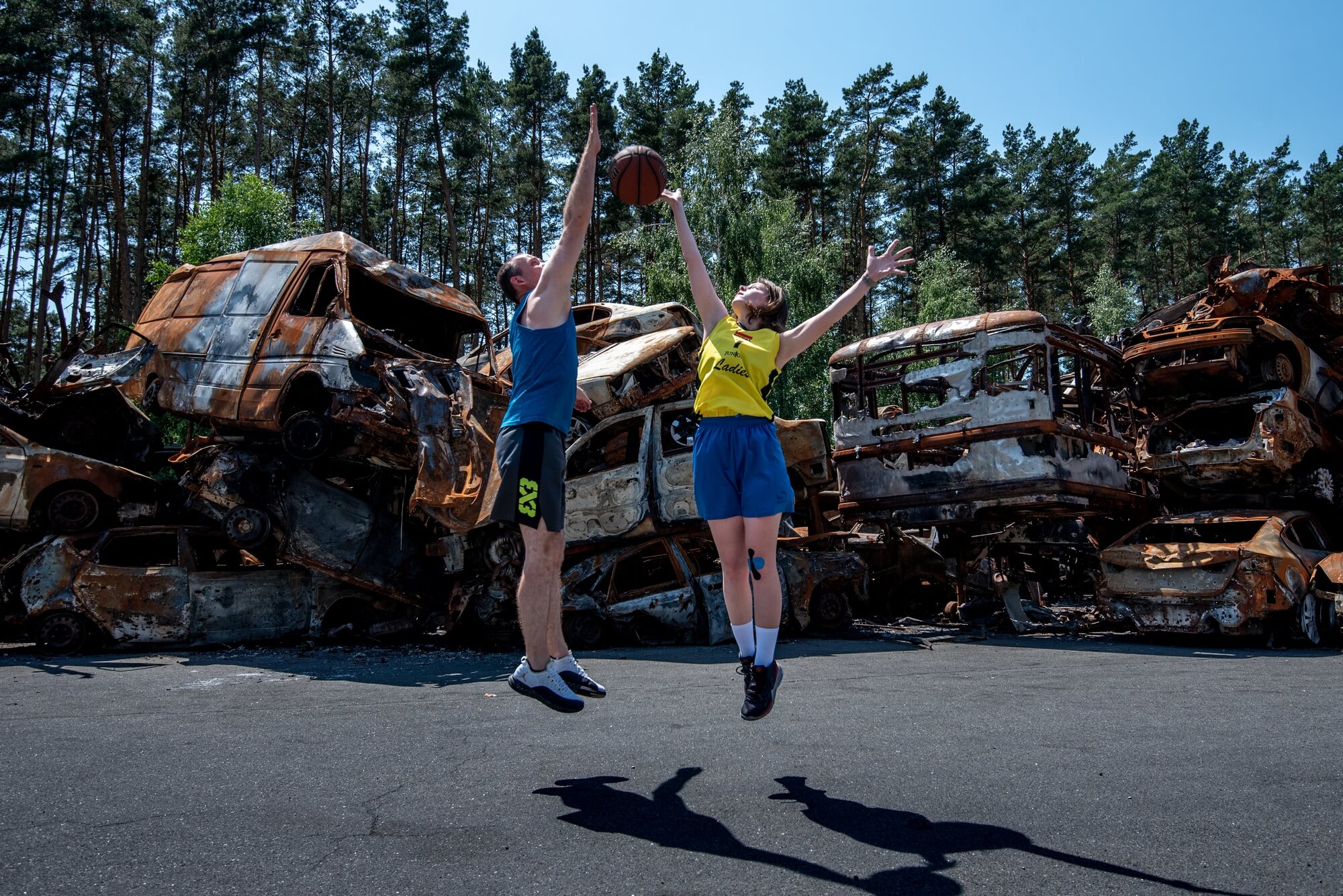 Про війну та українських спортсменів розповідає виставка фотографа з Кам’янського - ФОТО