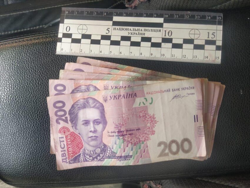 У Кам`янському нетверезий правопорушник пропонував хабаря поліційним