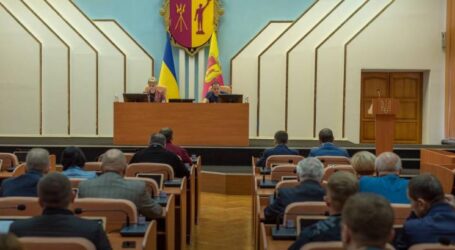 Підвищення боєздатності, реформування охорони здоров’я та перейменування вулиць обговорювали на сесії міськради Кам’янського