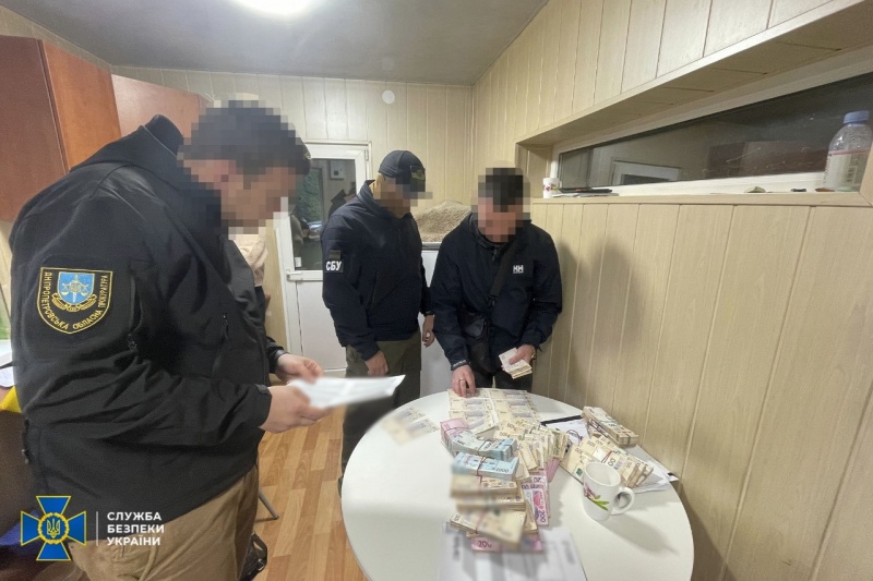 У Дніпрі викрили чиновників, що вимагали хабарі за дозвіл на поховання - ФОТО