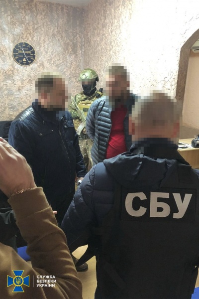 У Дніпрі викрили чиновників, що вимагали хабарі за дозвіл на поховання - ФОТО