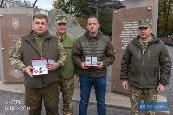У Кам'янському вшанували пам'ять загиблих героїв - ФОТО