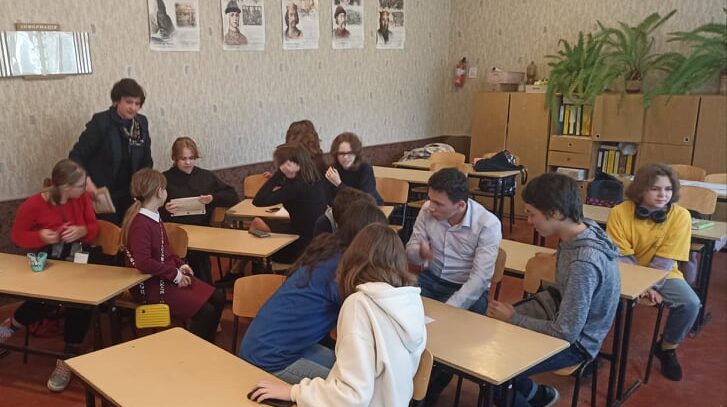 Про фейки та їх викриття спілкувалися журналіст «Пильного погляду» та гімназисти з Кам'янського - ФОТО
