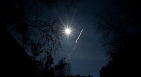 Від нічних обстрілів на Дніпропетровщині понівечені багатоповерхівки, лікарня та ліцей