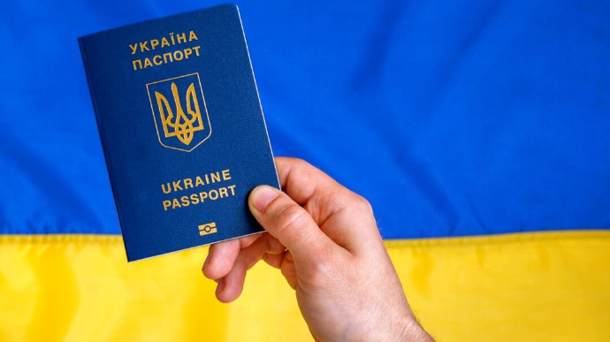 Уряд спростив оформлення паспортів під час воєнного стану