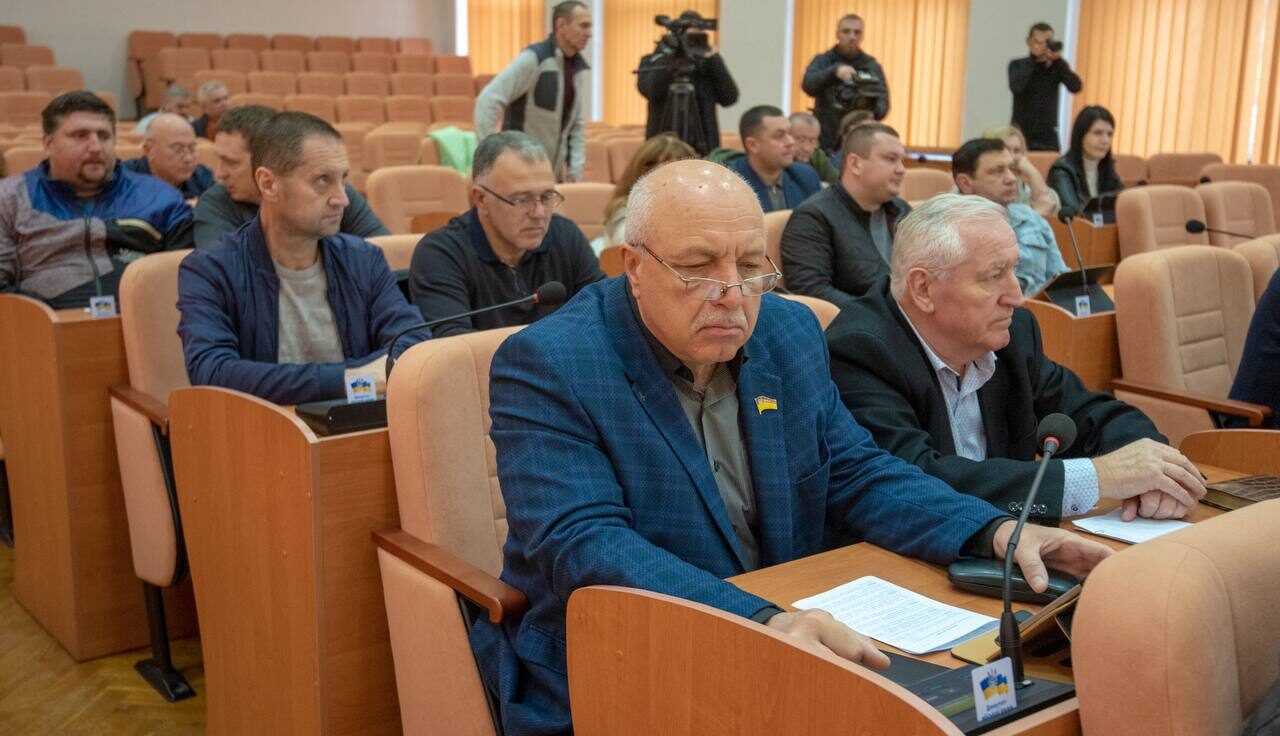 Життєдіяльність Кам'янського та стабільну роботу комунального сектору обговорювали на сесії Кам'янської міськради - ФОТО