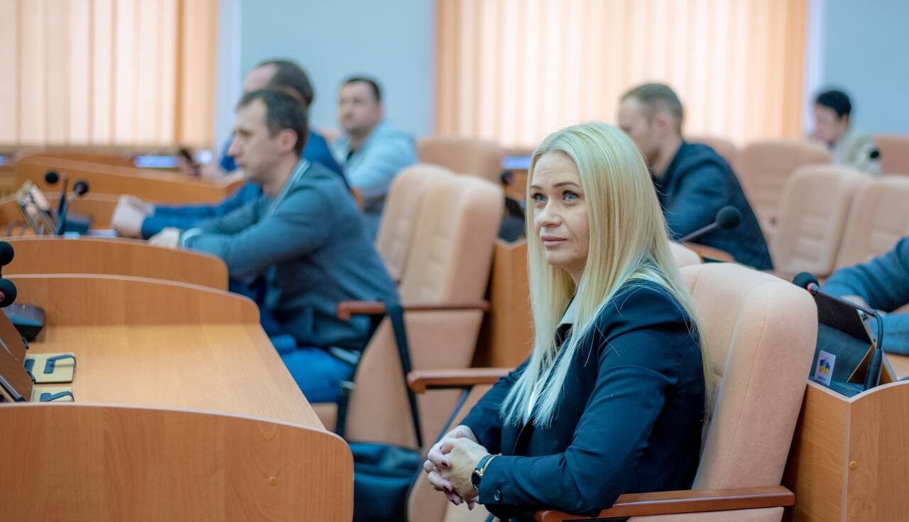 Життєдіяльність Кам'янського та стабільну роботу комунального сектору обговорювали на сесії Кам'янської міськради - ФОТО