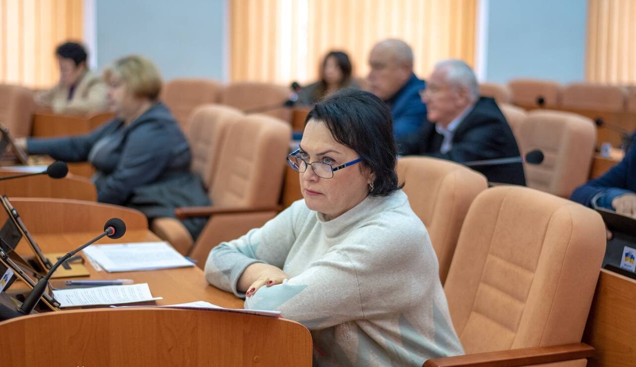 Життєдіяльність Кам'янського та стабільну роботу комунального сектору обговорювали на сесії Кам'янської міськради - ФОТО