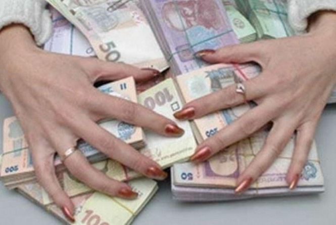 У Кам’янському жінку затримали за підозрою у 13 фактах шахрайств