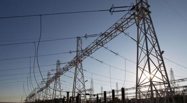 “Укренерго” попередило про можливі перебої в енергоживленні через ракетні обстріли