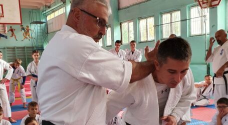 Каратисти з Кам’янського опановували техніку захисту в екстремальних умовах