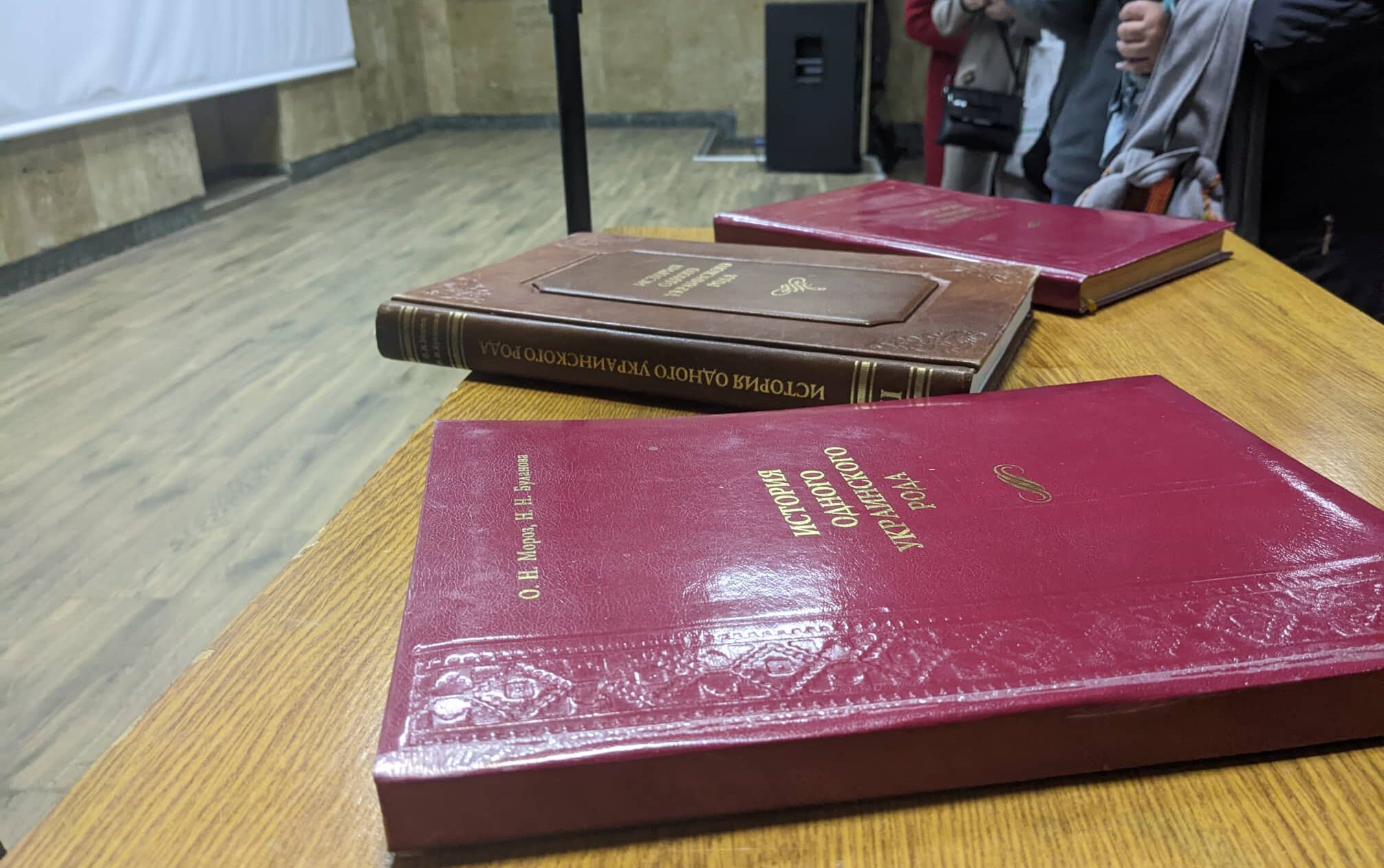 Скласти свій родовід допоможуть мешканцям Кам’янського місцеві історики - ФОТО