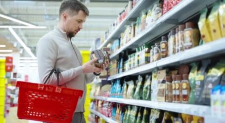 Яку стратегію частіше обирають українці під час війни при купівлі товарів