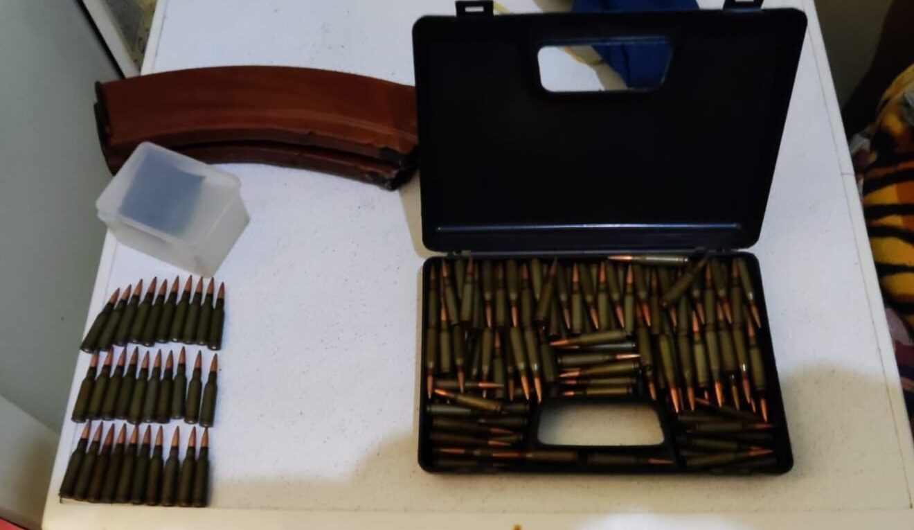У Кам’янському за збут та зберігання зброї поліційні затримали трьох місцевих жителів - ФОТО