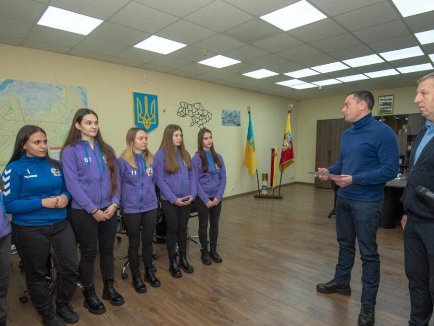 Мер Кам’янського зустрівся зі спортсменами міста