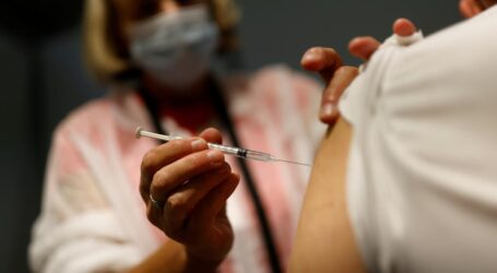 В МОЗ пояснили, чи можна зробити щеплення від грипу і COVID-19 в один день