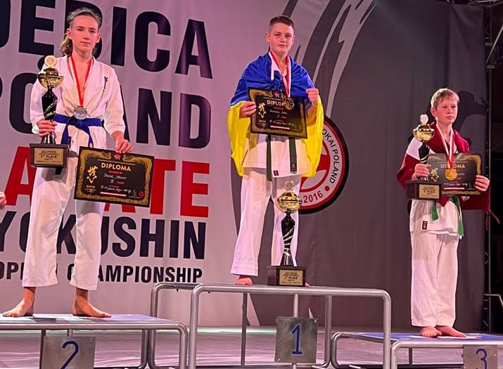 Каратисти Кам’янського набували досвіду на Чемпіонаті Європи з Кіокушин-кану - ФОТО