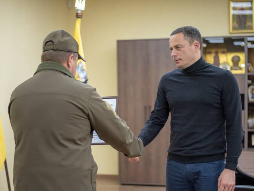 Мер Кам’янського отримав Подяку від військових