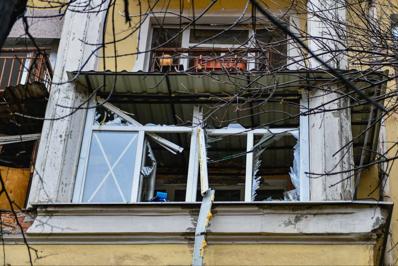 Від ранкової ворожої атаки у Дніпрі поранено 23 людини - ФОТО