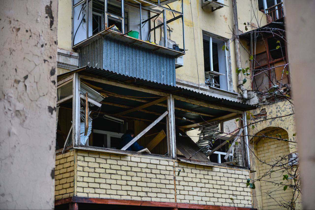 Від ранкової ворожої атаки у Дніпрі поранено 23 людини - ФОТО
