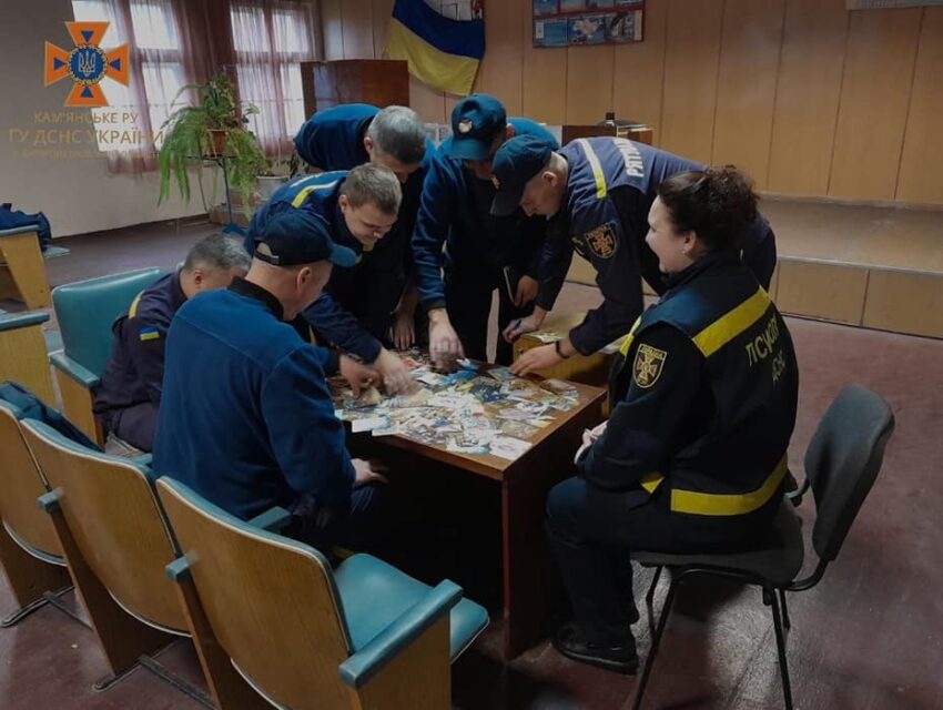 Як рятувальники в Кам’янському захищають психіку за допомогою карт