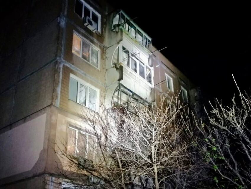 Окупанти вночі випустили по Дніпропетровщині 40 снарядів, влучили в сонячну підстанцію