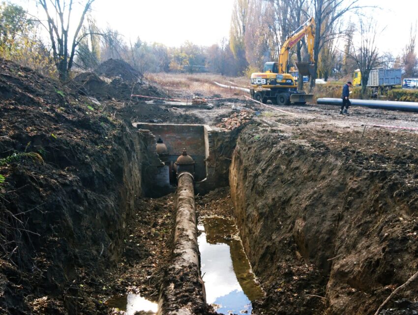 Комунальники оновили водогін на правобережжі Кам’янського