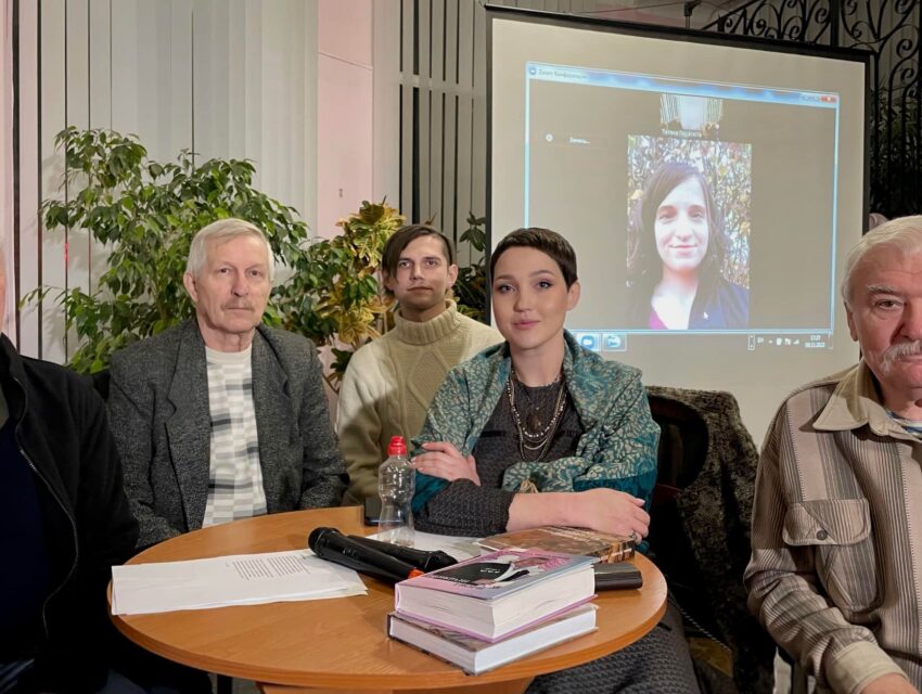Поетичним словом вшанували рідну мову в бібліотеці Кам’янського
