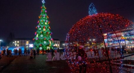 До встановлення новорічної ялинки в Кам’янському міська влада заохочує бізнес та громадські організації