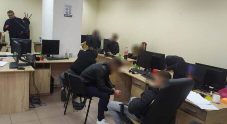 У Кам`янському шахрайський call-центр працював у самому центрі міста