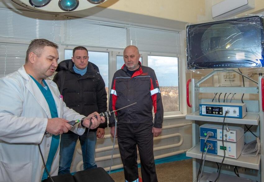 Лікарні Кам’янського отримали обладнання для проведення операцій на суглобах