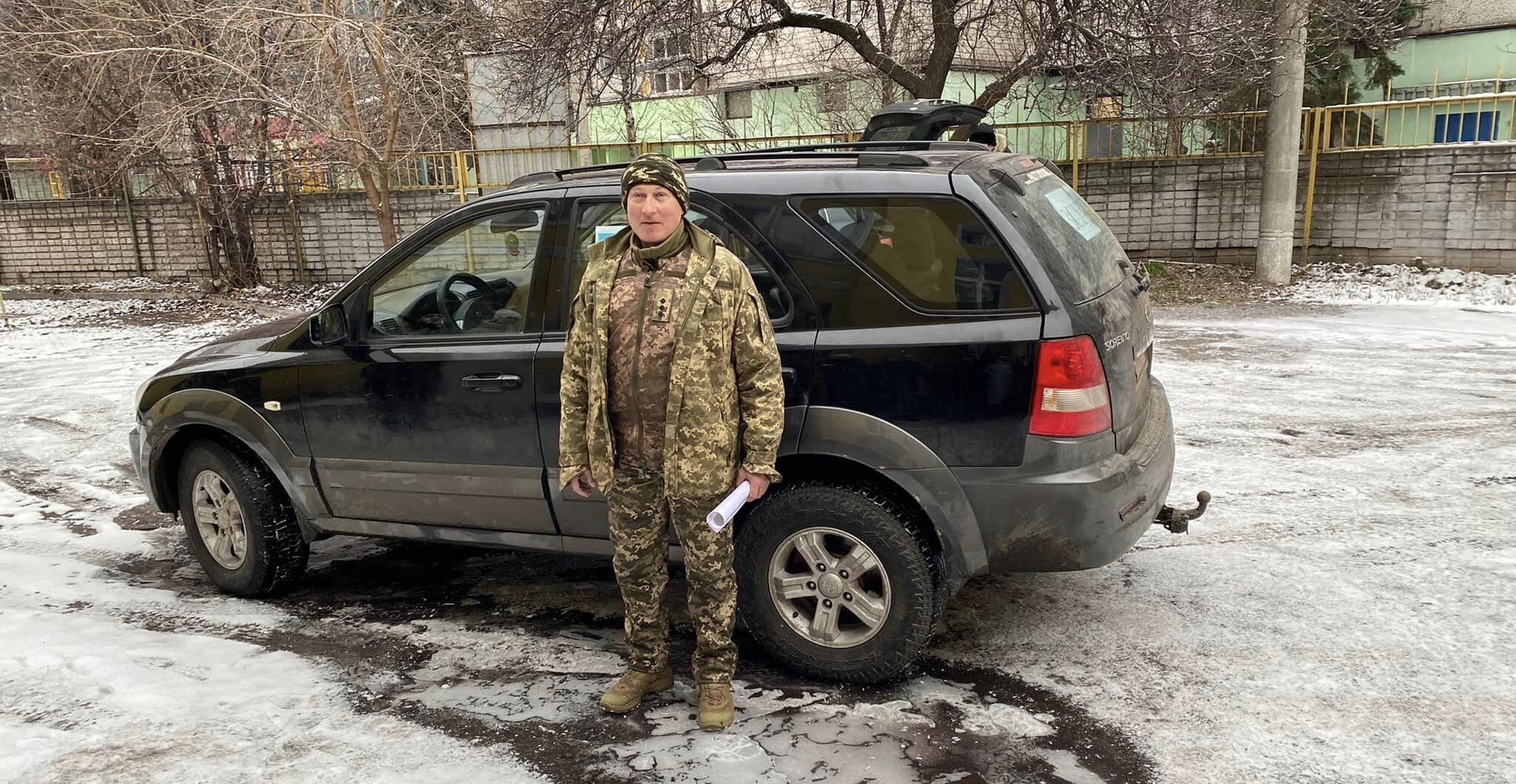 Три авто від освітян Кам'янського поїхали до військових у Бахмут та Кремінну - ФОТО