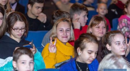 Дитячий сміх та святковий настрій лунали під час новорічного свята