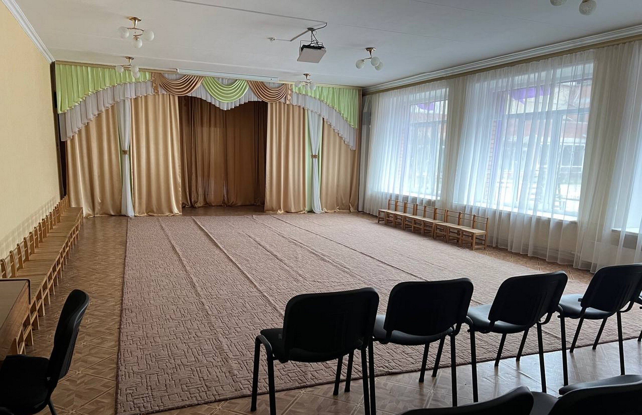 В Кам'янському на 9-му районі Лівобережжя відновлює роботу дитсадок, що не працював два роки - ФОТО