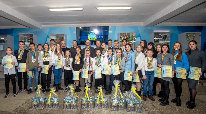 У Кам’янському вітали спортсменів та активну молодь - ФОТО