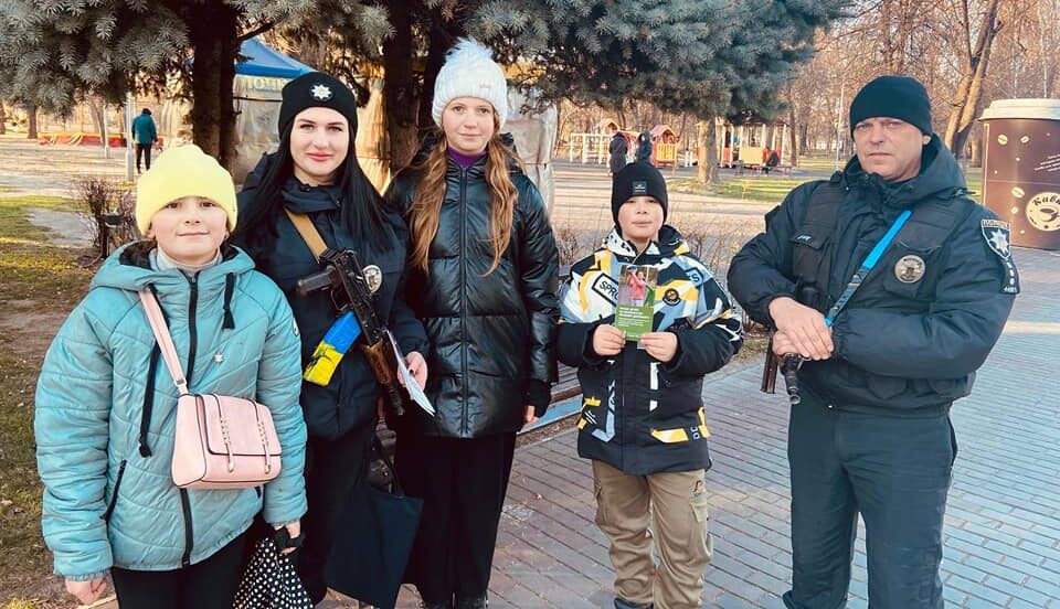 Про протидію домашньому насильству розповіли містянам поліційні в Кам'янському - ФОТО