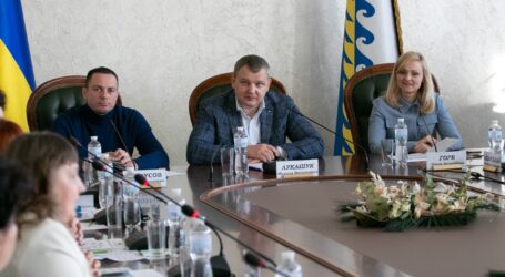 Посібник для внутрішньо переміщених осіб презентували у Дніпропетровській облраді