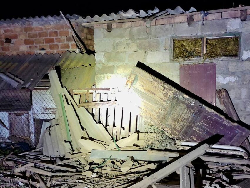 Від ворожих обстрілів на Дніпропетровщині понівечені будинки, газопровід та лінія електропередач