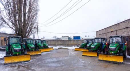 У дворах Кам’янського буде працювати нова спецтехніка 